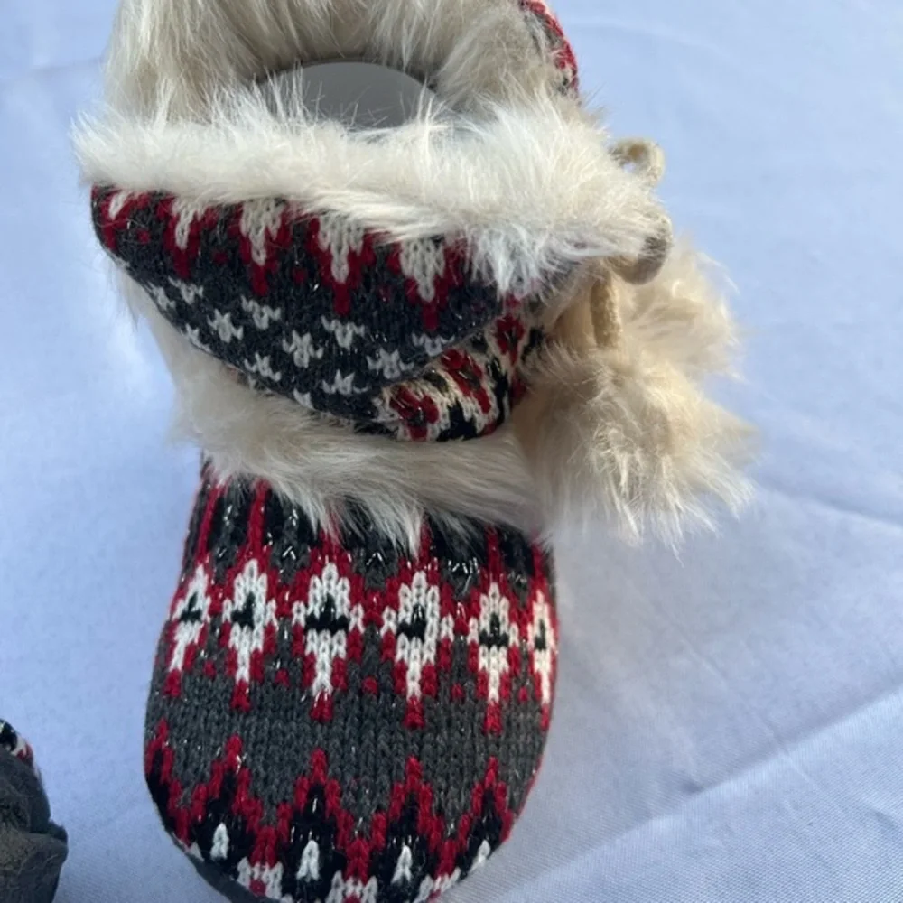 Bearpaw Kinsley Youth Slippers Red Holiday Fair Isle Knit Faux Fur Bootie 2640YB